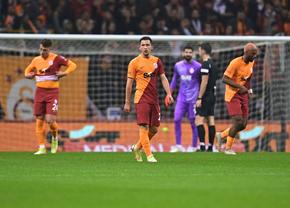 „Dați-vă jos tricourile și dispăreți!” » Cicâldău și Moruțan, în cel mai rău moment la Galatasaray