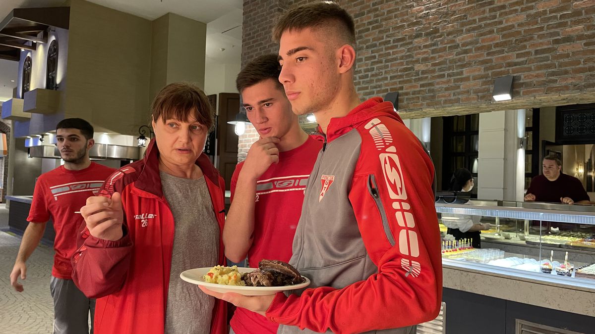 „Nutriția? La fel de importantă ca aptitudinile” » Cu nutriționista lui UTA la all-inclusive