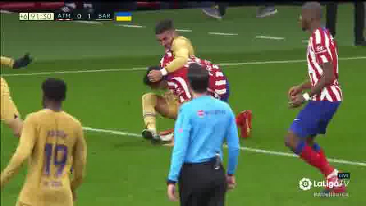 Imagini incredibile în Atletico Madrid - Barcelona » Ferran Torres și Stefan Savic s-au încăierat pe teren