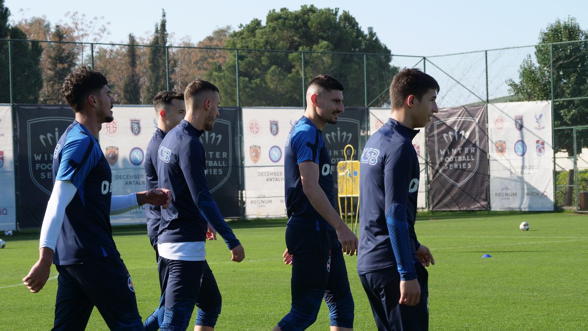 Pintilii e șeful, Filip și Stoica „secunzi” » Cum arată antrenamentele FCSB din Turcia + Echipa roș-albastră stă în hotel cu formația care i-a ofertat un titular