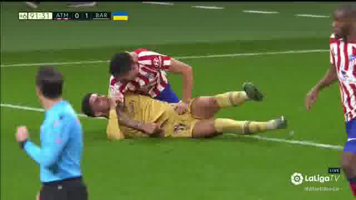 Imagini incredibile în Atletico Madrid - Barcelona » Ferran Torres și Stefan Savic s-au încăierat pe teren