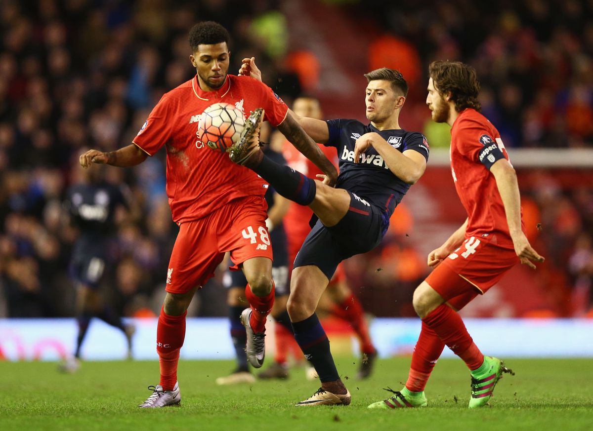 Cel mai tânăr debutant din istoria lui Liverpool s-a retras la 26 de ani! La 16 ani era comparat cu Sterling: „Acum vând pui prăjit”