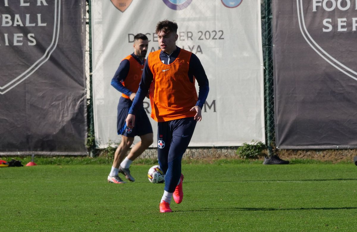 Pintilii e șeful, Filip și Stoica „secunzi” » Cum arată antrenamentele FCSB din Turcia + Echipa roș-albastră stă în hotel cu formația care i-a ofertat un titular
