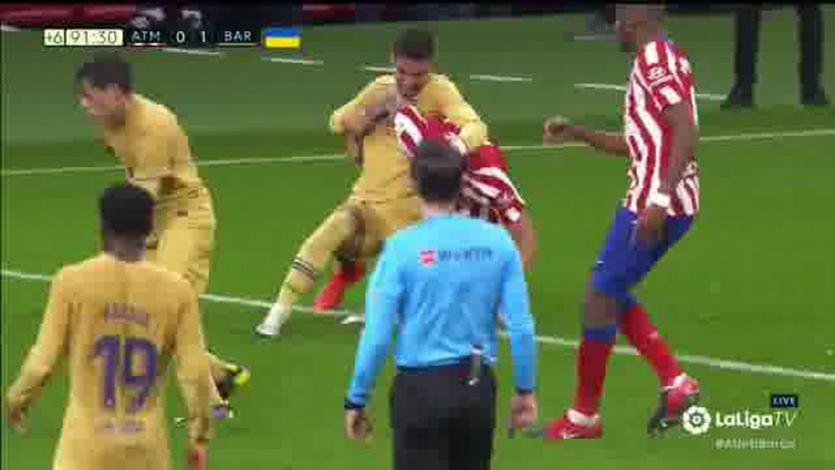Imagini incredibile în Atletico Madrid - Barcelona » Ferran Torres și Stefan Savic s-au încăierat pe teren