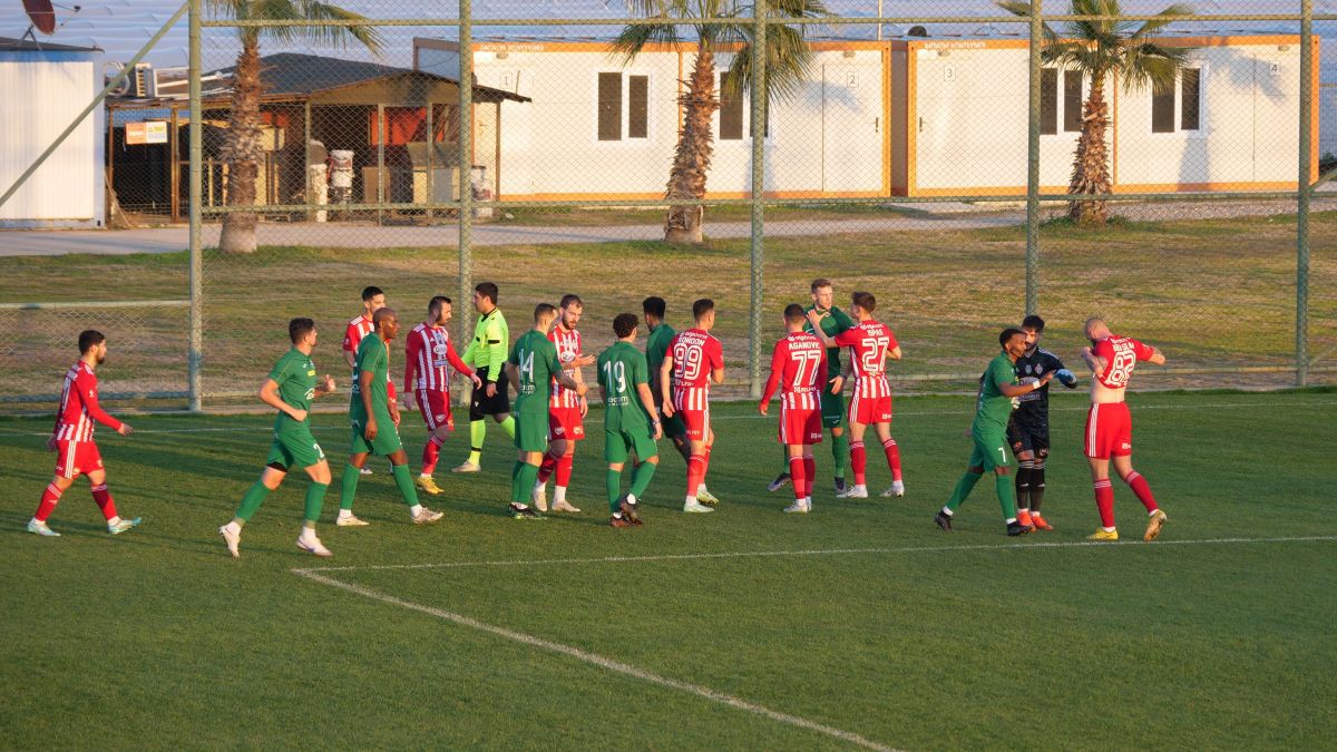 Nervi, sânge și îmbrânceli la Sepsi - Radomiak Radom » Imagini EXCLUSIVE de la cel mai dur amical din Antalya