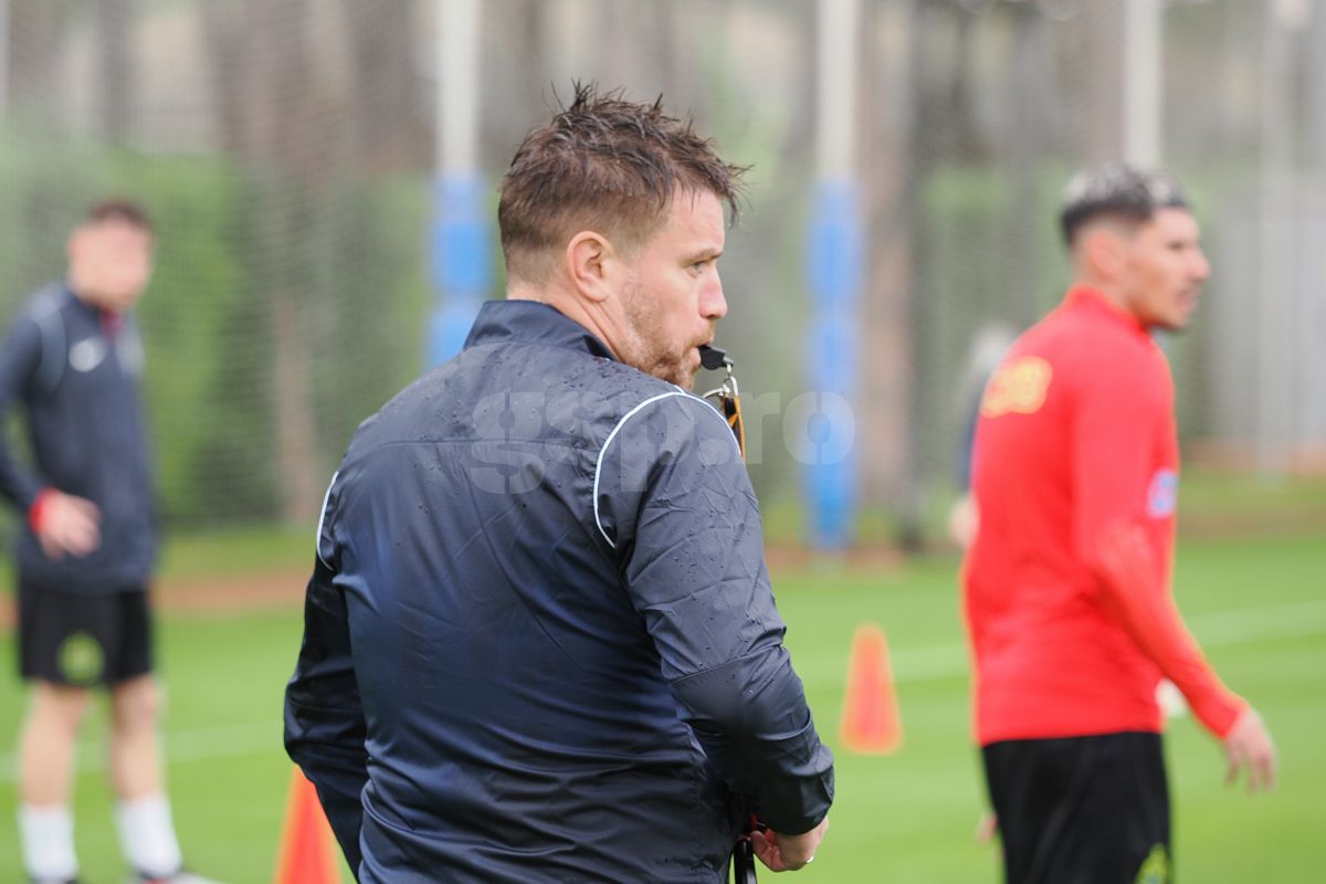 „Ce faci, mă, i-ai dat-o lui Yuri?” » Antrenament pe două anotimpuri: FCSB a ieșit „la joacă” în Antalya. Noua achiziție a captat toate privirile