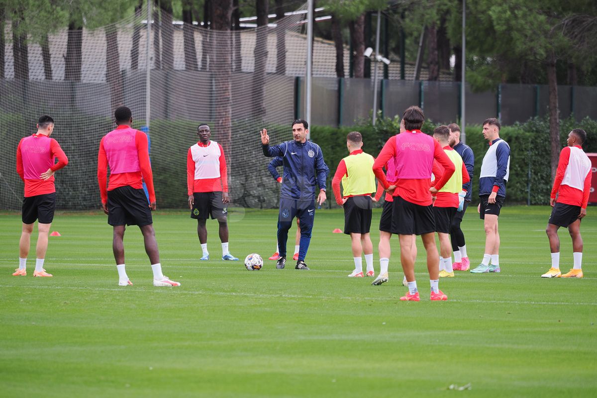 „Ce faci, mă, i-ai dat-o lui Yuri?” » Antrenament pe două anotimpuri: FCSB a ieșit „la joacă” în Antalya. Noua achiziție a captat toate privirile