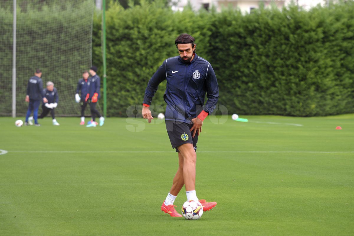 „Ce faci, mă, i-ai dat-o lui Yuri?” » Antrenament pe două anotimpuri: FCSB a ieșit „la joacă” în Antalya. Noua achiziție a captat toate privirile