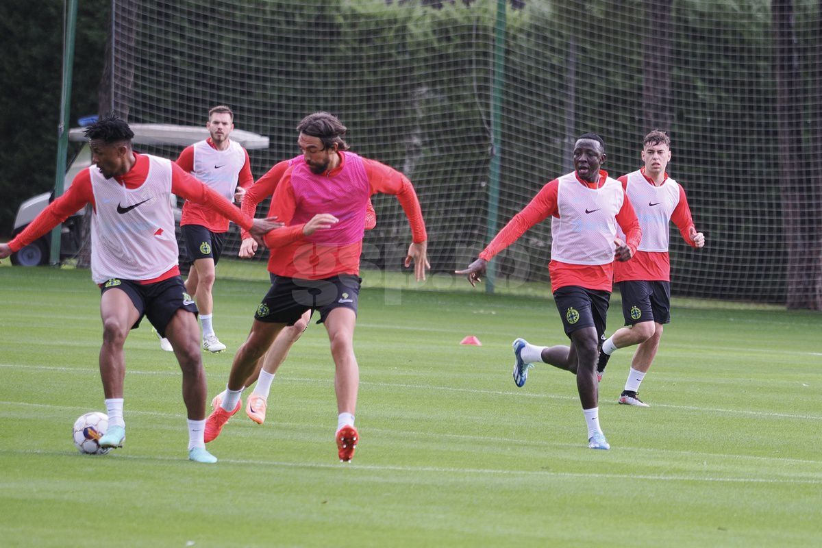 „Ce faci, mă, i-ai dat-o lui Yuri?” » Antrenament pe două anotimpuri: FCSB a ieșit „la joacă” în Antalya. Noua achiziție a captat toate privirile