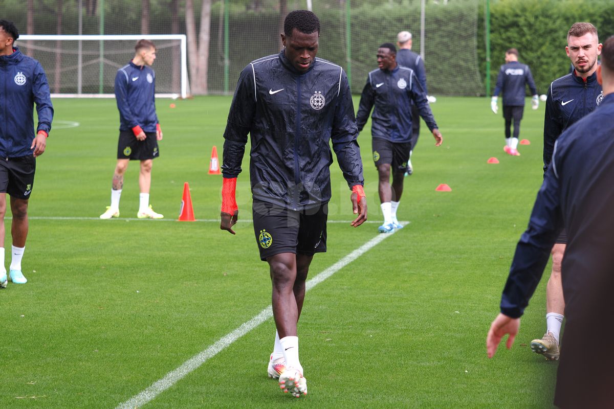 „Ce faci, mă, i-ai dat-o lui Yuri?” » Antrenament pe două anotimpuri: FCSB a ieșit „la joacă” în Antalya. Noua achiziție a captat toate privirile