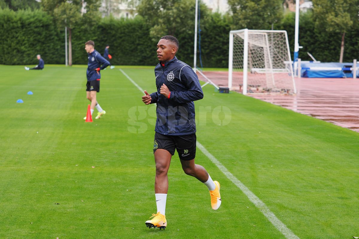 „Ce faci, mă, i-ai dat-o lui Yuri?” » Antrenament pe două anotimpuri: FCSB a ieșit „la joacă” în Antalya. Noua achiziție a captat toate privirile