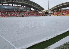 Așa își protejează investiția de două milioane de euro » Imagini exclusive cu cel mai nou teren din Superliga