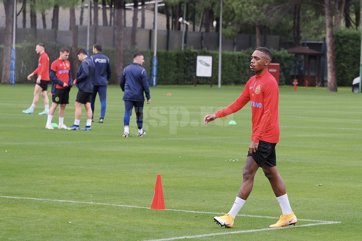 „Ce faci, mă, i-ai dat-o lui Yuri?” » Antrenament pe două anotimpuri: FCSB a ieșit „la joacă” în Antalya. Noua achiziție a captat toate privirile