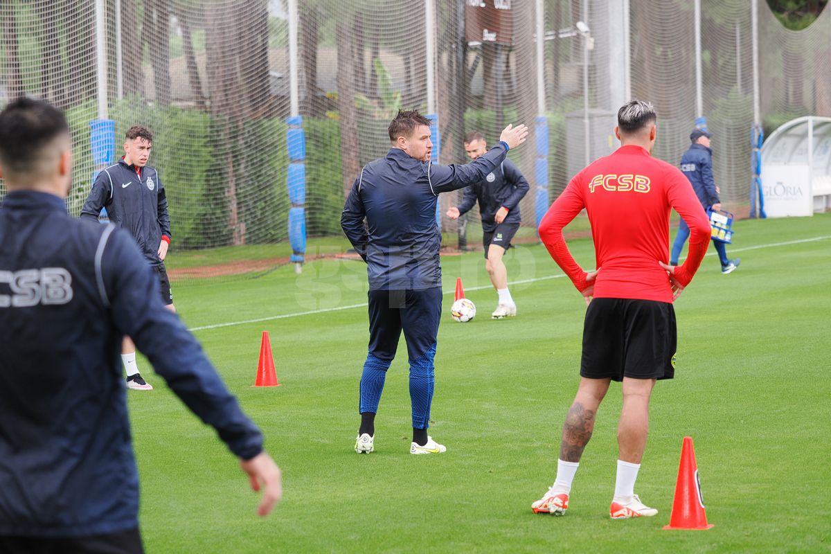 „Ce faci, mă, i-ai dat-o lui Yuri?” » Antrenament pe două anotimpuri: FCSB a ieșit „la joacă” în Antalya. Noua achiziție a captat toate privirile