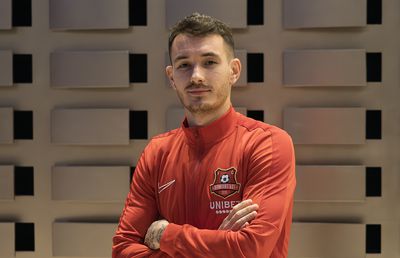 Cunoaște-l pe fotbalistul repatriat în Liga 1: de la copilăria de pe stradă, până la plăcerea nevinovată din cantonament » De ce n-a reușit afară: „E ca într-o relație”