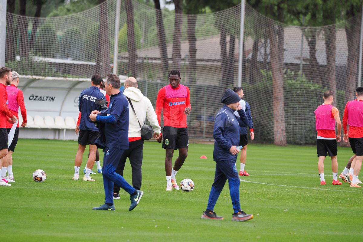 „Ce faci, mă, i-ai dat-o lui Yuri?” » Antrenament pe două anotimpuri: FCSB a ieșit „la joacă” în Antalya. Noua achiziție a captat toate privirile