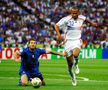 Gianluca Zambrotta în duel cu Thierry Henry / Franța - Italia (foto: Guliver/Getty Images)