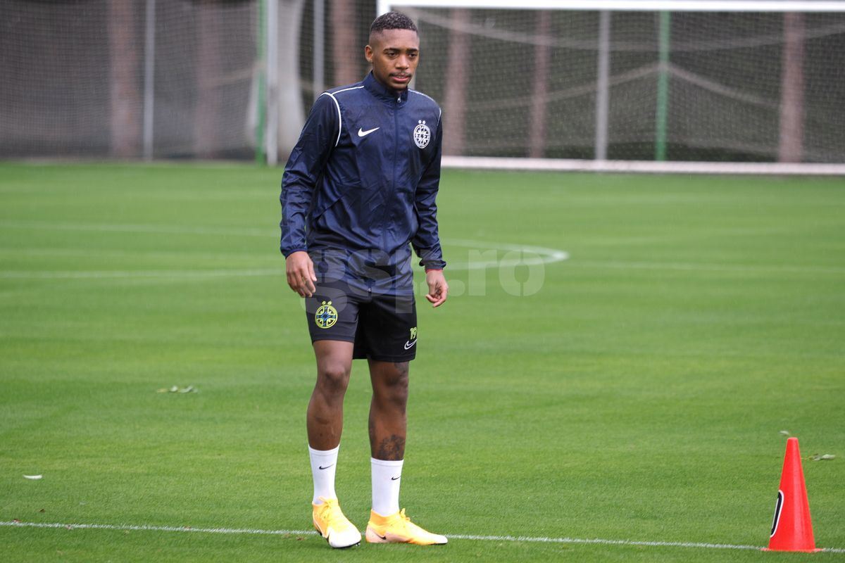 „Ce faci, mă, i-ai dat-o lui Yuri?” » Antrenament pe două anotimpuri: FCSB a ieșit „la joacă” în Antalya. Noua achiziție a captat toate privirile