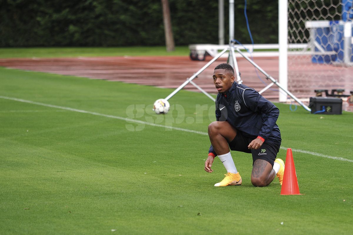 „Ce faci, mă, i-ai dat-o lui Yuri?” » Antrenament pe două anotimpuri: FCSB a ieșit „la joacă” în Antalya. Noua achiziție a captat toate privirile