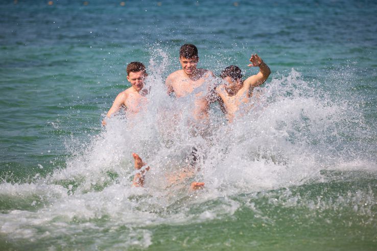 Jucătorii Rapidului fac baie în Golful Persic FOTO: Ionuţ Iordache (GSP)