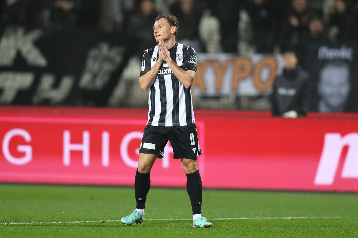 Măștile cu Răzvan Lucescu și steagurile „tricolore” n-au ajutat-o pe PAOK » Eliminare dramatică din Cupa Greciei: gol decisiv în minutul 107