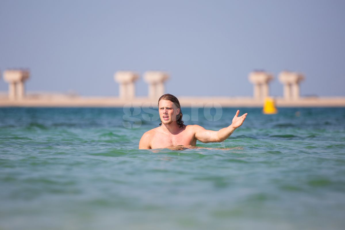 Jucătorii Rapidului fac baie în Golful Persic, 9 ianuarie 2025