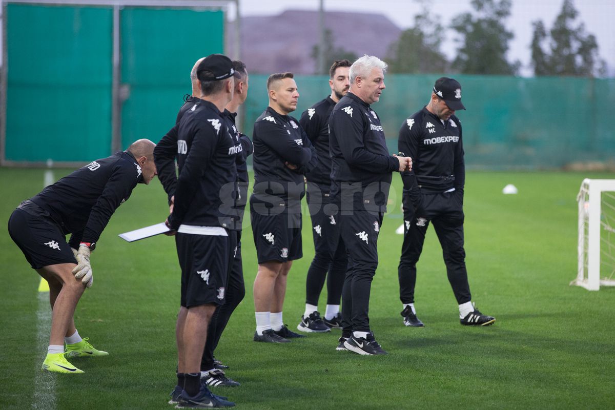 La final de cantonament, Viorel Moldovan oferă detalii despre țintele Rapidului: „Facem eforturi să-l aducem”