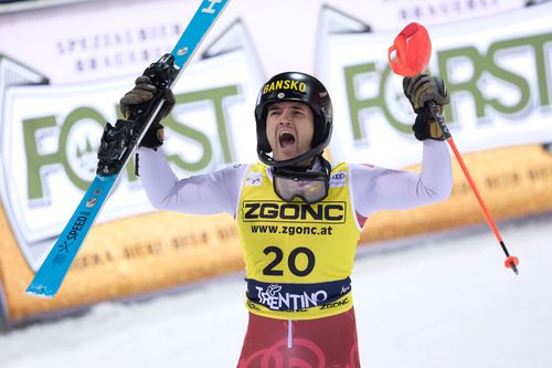 Albert Popov sărbătorind victoria de la Madonna di Campiglio Foto: Imago