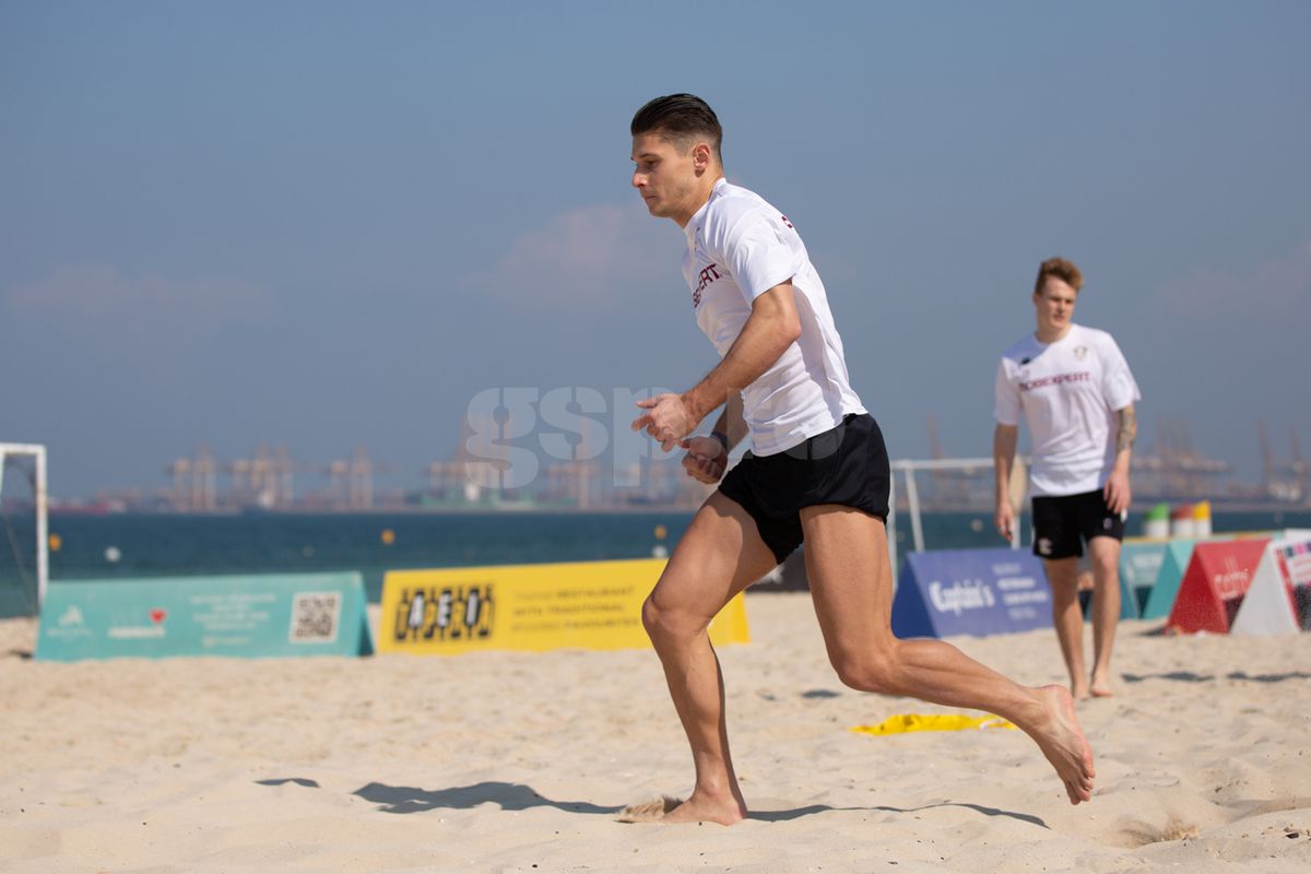 Burj al Rapid » Gazeta a intrat în cantonamentul de lux plătit de Șucu în Dubai. Pacea rușilor e spartă de strigătele lui Șumudică: „Haide, my friend, au un loc la salvamari!”