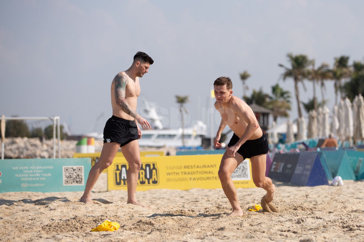 Burj al Rapid » Gazeta a intrat în cantonamentul de lux plătit de Șucu în Dubai. Pacea rușilor e spartă de strigătele lui Șumudică: „Haide, my friend, au un loc la salvamari!”