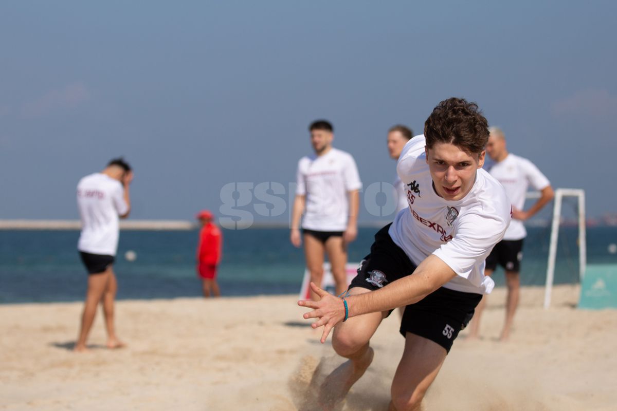 Antrenament Rapid pe plajă în Dubai, 9 ianuarie 2025