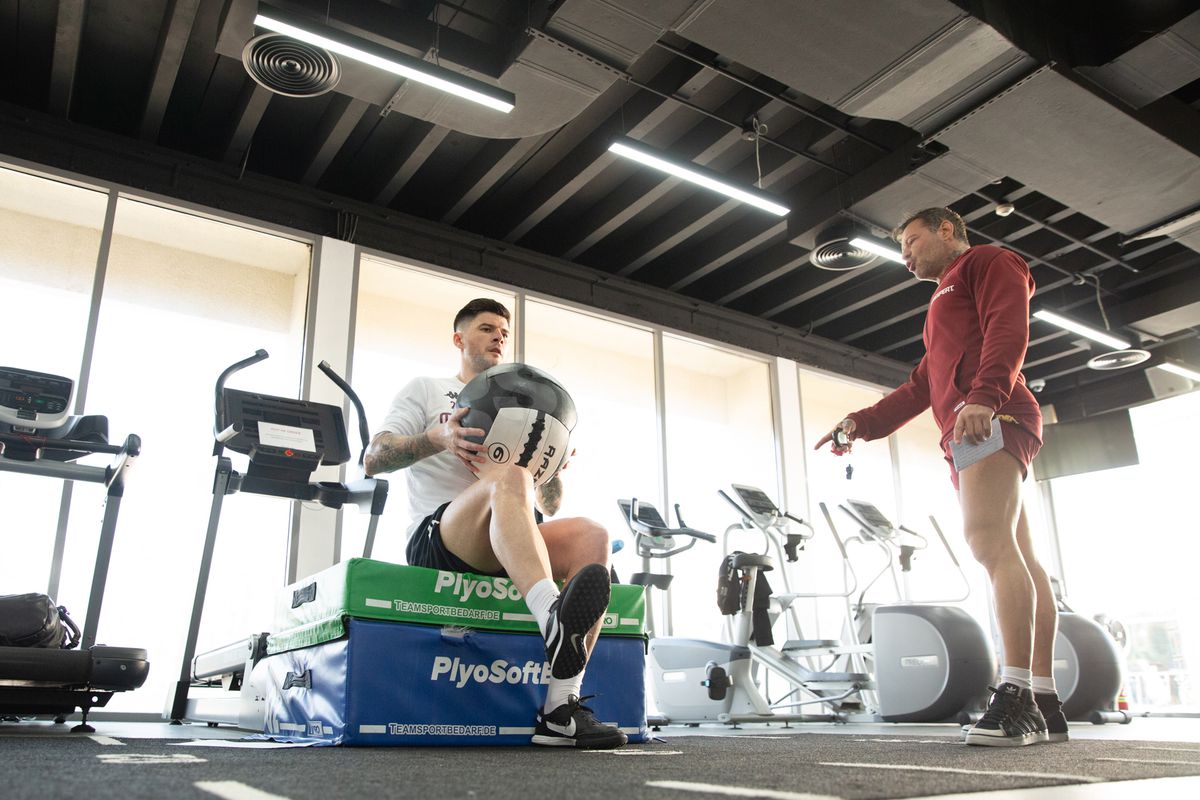 Cine e omul care-i chinuie serios pe rapidiști în Dubai? „Am lucrat într-o perioadă în transporturi maritime”