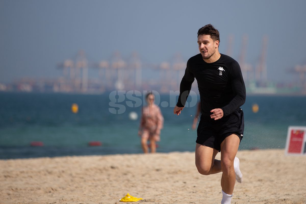 Antrenament Rapid pe plajă în Dubai, 9 ianuarie 2025
