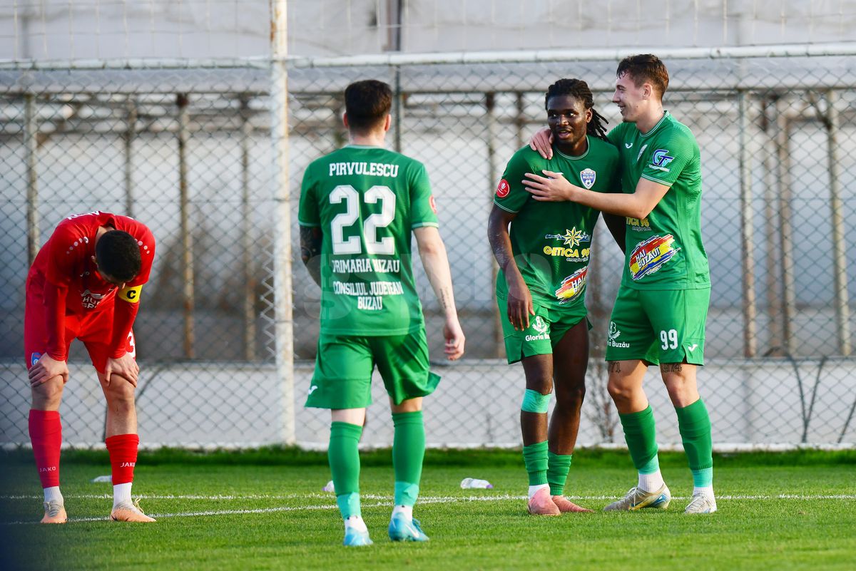 Sportul din Buzău e pe butuci » Eugen Neagoe a răbufnit: „Nu mai ascundem gunoiul sub preș! Vă cruciți dacă vedeți unde ne antrenăm, amatorism e puțin spus. Mergem cu autobuzul 14 la țară”