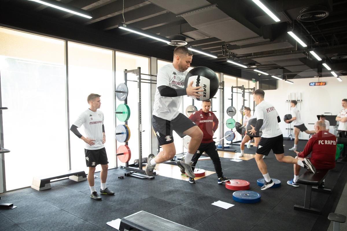 Antrenament Rapid in sala de forţă din Dubai, 9 ianuarie 2025