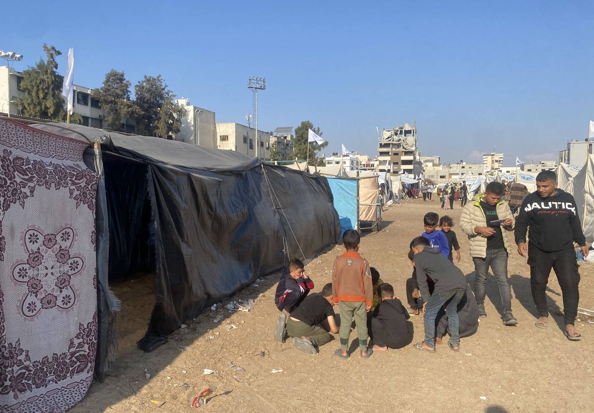 Cel mai vechi stadion din Fâșia Gaza este acum tabără de refugiați palestinieni » Arena a fost transformată în centru de detenție, apoi demolată de israelieni