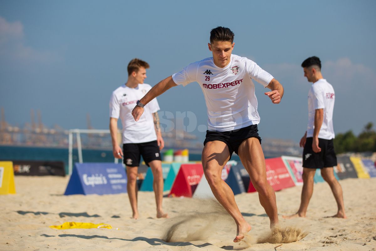 Antrenament Rapid pe plajă în Dubai, 9 ianuarie 2025