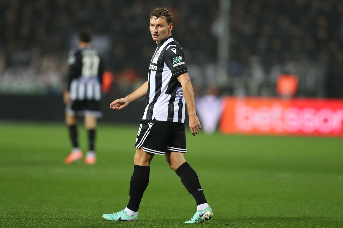 Măștile cu Răzvan Lucescu și steagurile „tricolore” n-au ajutat-o pe PAOK » Eliminare dramatică din Cupa Greciei: gol decisiv în minutul 107