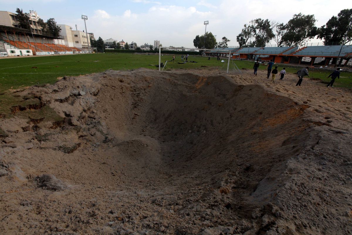 Cel mai vechi stadion din Fâșia Gaza este acum tabără de refugiați palestinieni » Arena a fost transformată în centru de detenție, apoi demolată de israelieni