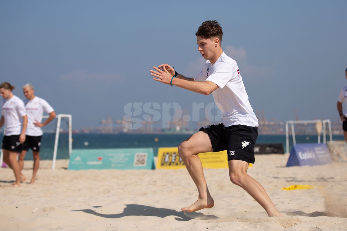 Antrenament Rapid pe plajă în Dubai, 9 ianuarie 2025, foto: Ionuț Iordache / GSP