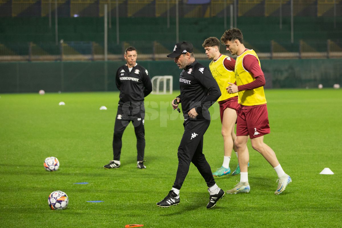 La final de cantonament, Viorel Moldovan oferă detalii despre țintele Rapidului: „Facem eforturi să-l aducem”