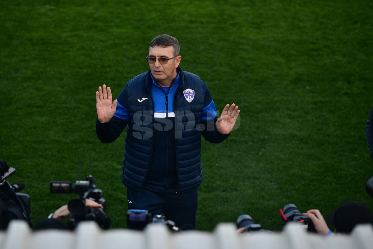 Sportul din Buzău e pe butuci » Eugen Neagoe a răbufnit: „Nu mai ascundem gunoiul sub preș! Vă cruciți dacă vedeți unde ne antrenăm, amatorism e puțin spus. Mergem cu autobuzul 14 la țară”