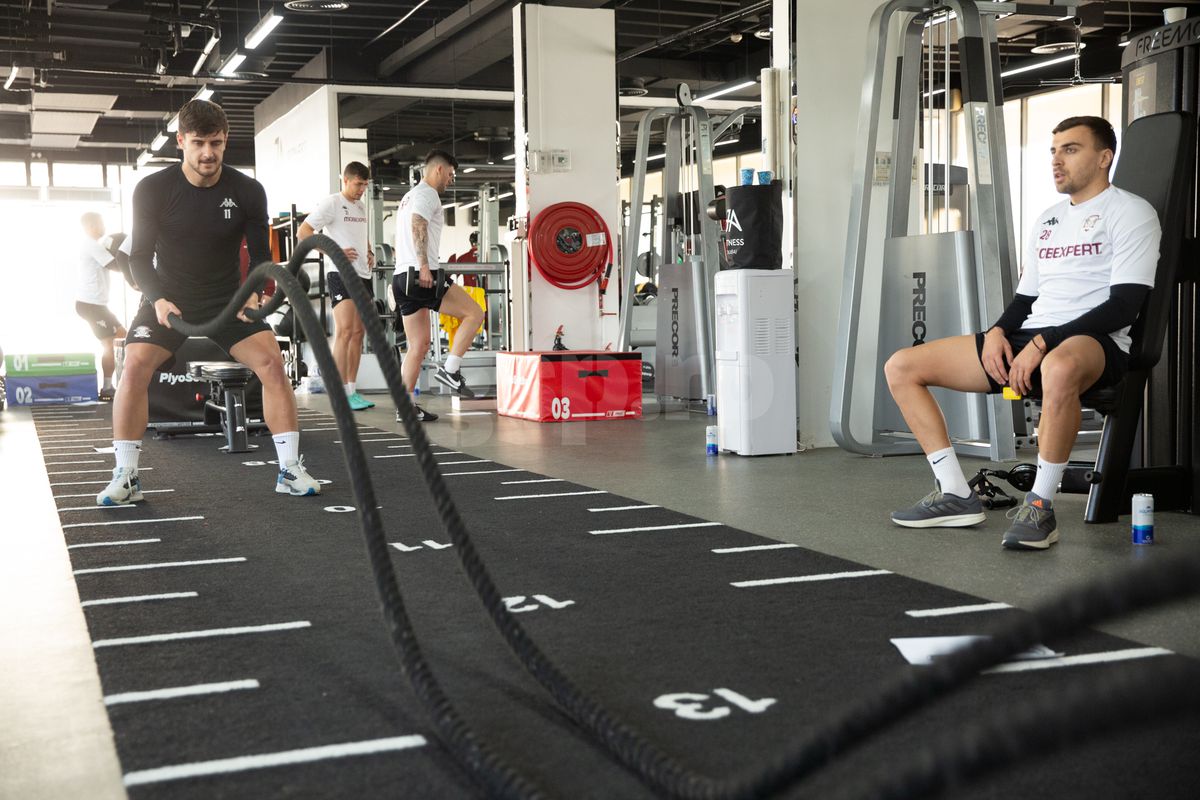 Antrenament Rapid in sala de forţă din Dubai, 9 ianuarie 2025