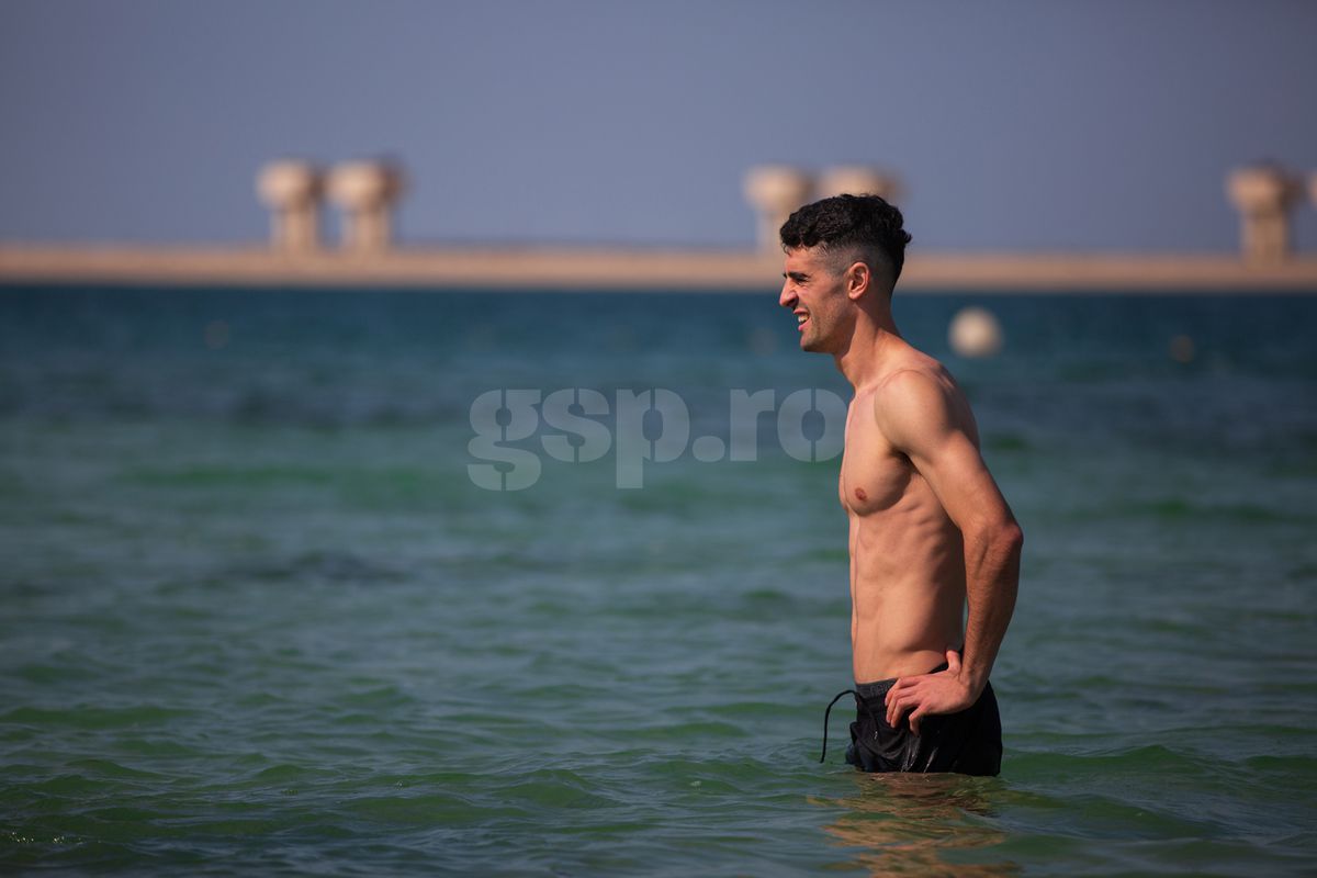 Jucătorii Rapidului fac baie în Golful Persic, 9 ianuarie 2025