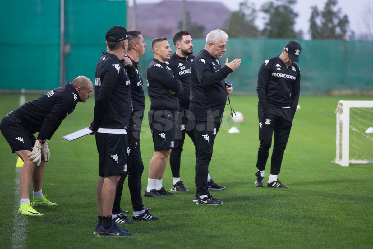 La final de cantonament, Viorel Moldovan oferă detalii despre țintele Rapidului: „Facem eforturi să-l aducem”