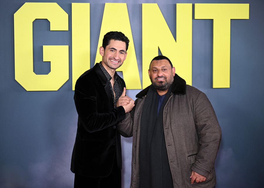 Naseem Hamed, alături de Amir El-Masry, care îl portretizează în filmul „Giant”/Foto: Getty Images Legendarul boxer este de nerecunoscut! Momente emoționante la premiera filmului despre viața sa: „Aș minți dacă aș spune că nu există regrete”
