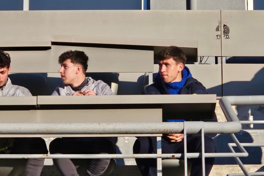 Robert Sălceanu, în tribune la partida amicală dintre Petrolul Ploiești și Fatih Karagumruk Sălceanu, tot mai aproape de Rapid » Cum a fost surprins jucătorul Petrolului