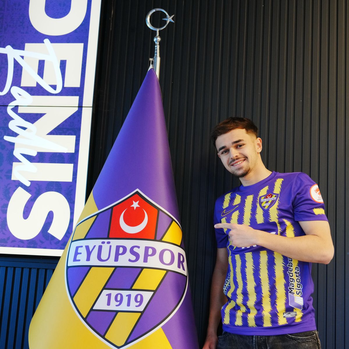 Denis Radu, prezentat la Eyupspor