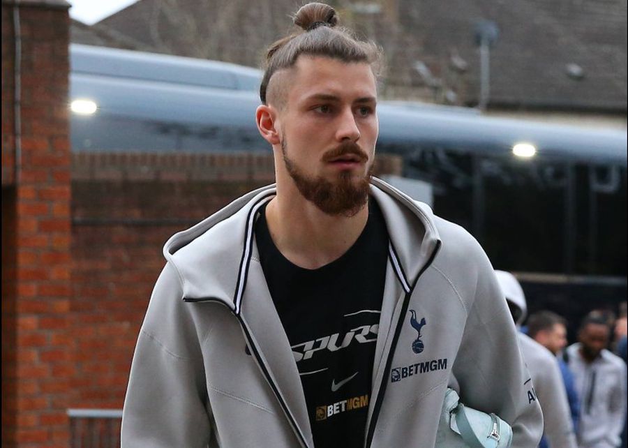 Tottenham a primit oferta pentru Radu Drăgușin! » Roma ar putea plăti o penalizare dacă nu-l va cumpăra