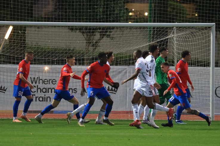 Vlad Chiricheș, în FCSB - Beșiktaș, partidă de pregătire din Antalya // foto: Ionuț Iordache (GSP)
